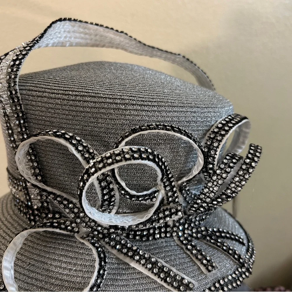 Elegant Black and White Women's Hat - Picture 2 of 12